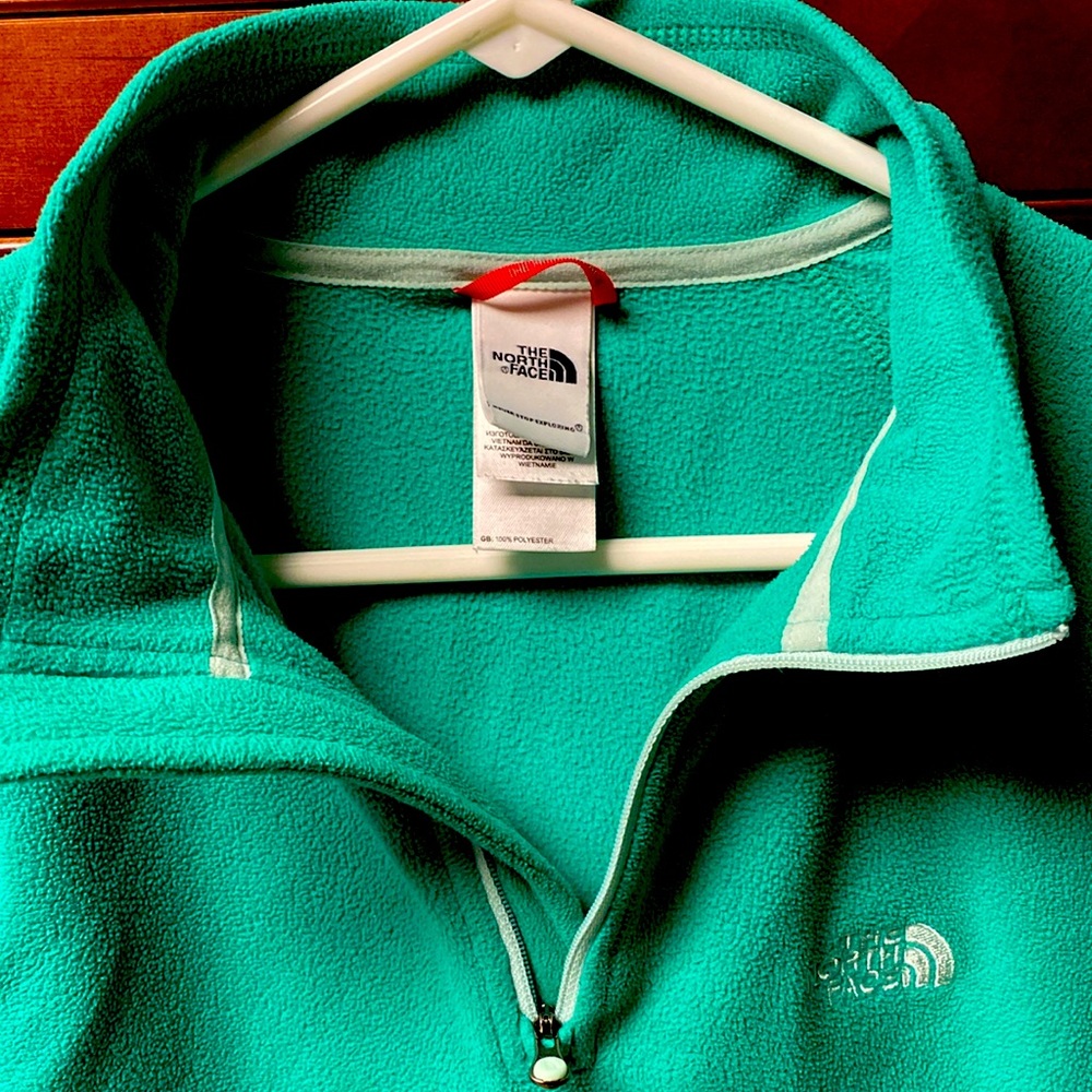 Women’s The North Face pullover